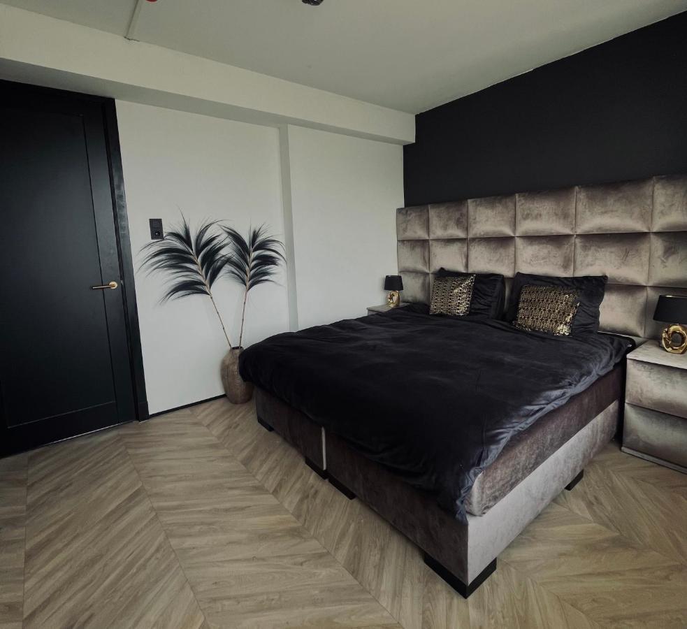 Zee Apartment *